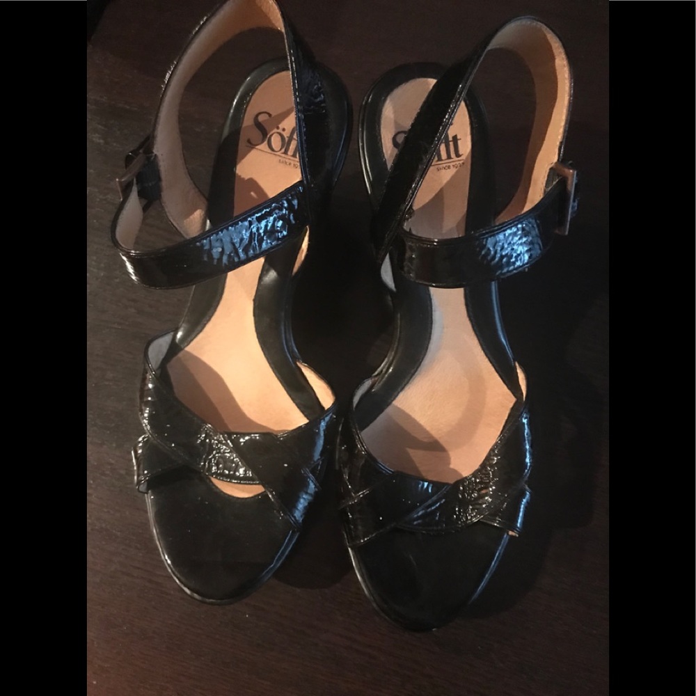 Sofft patent leather
